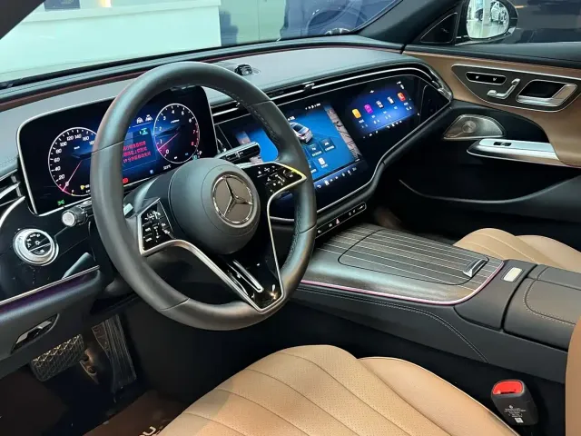 Mercedes-Benz E-Class — Фото автомобиля 8