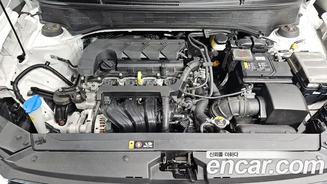 Hyundai Venue — Фото автомобиля 9