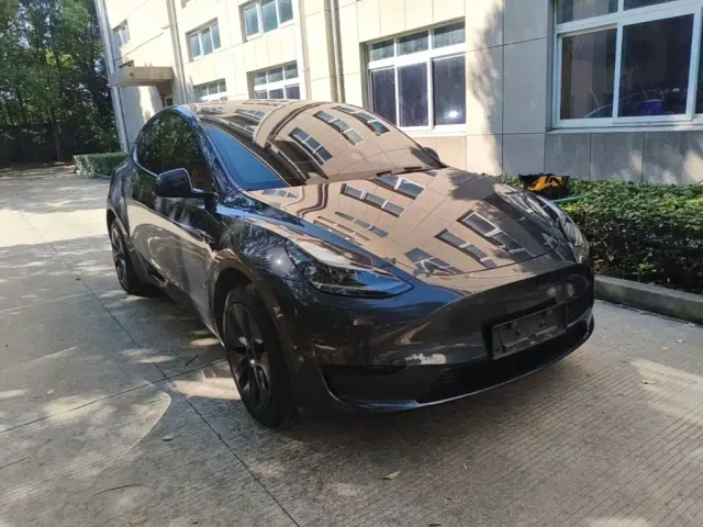 Tesla Model Y — Фото автомобиля 3