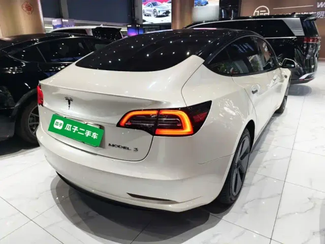 Tesla Model 3 — Фото автомобиля 6
