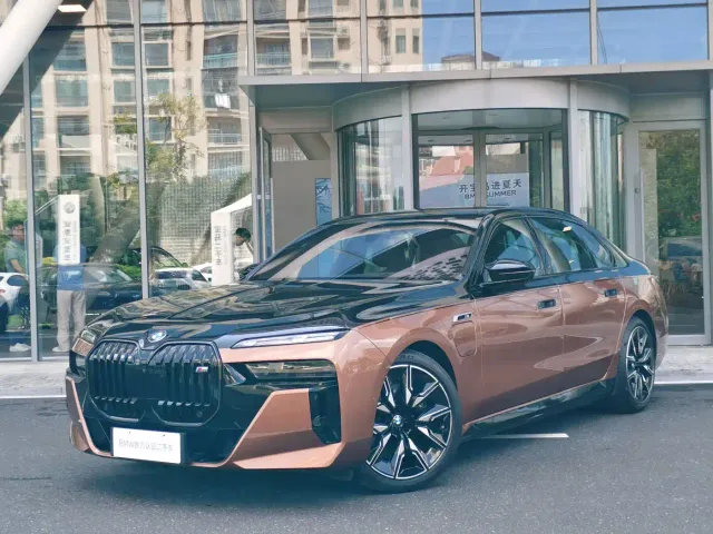 BMW i7 M70L — Фото автомобиля 7