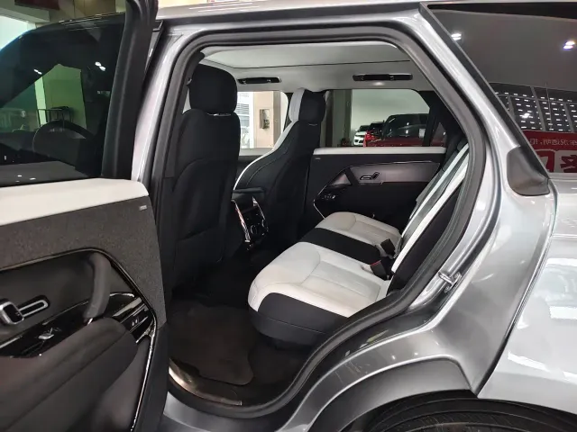 Land Rover Range Rover Sport — Фото автомобиля 12