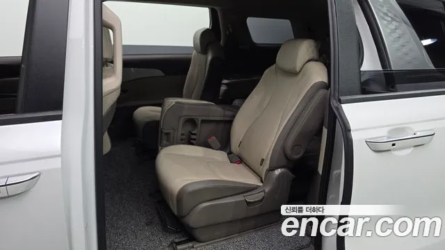 Kia Canival Carnival 4 поколение Бензин 11 мест Prestige — Фото автомобиля 26