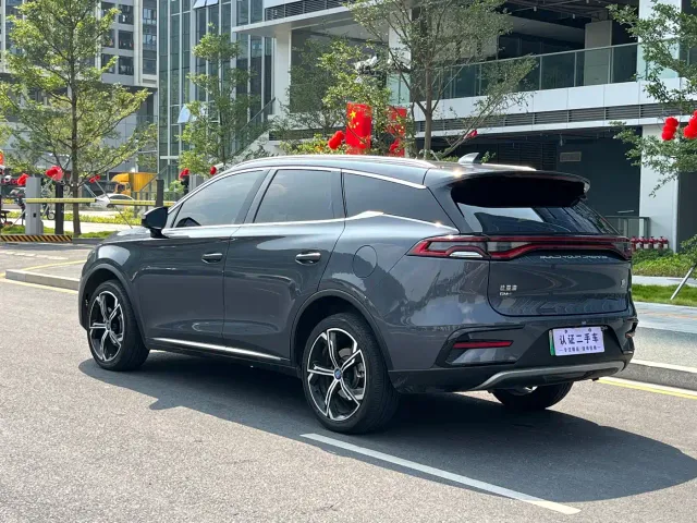 BYD Tang — Фото автомобиля 4