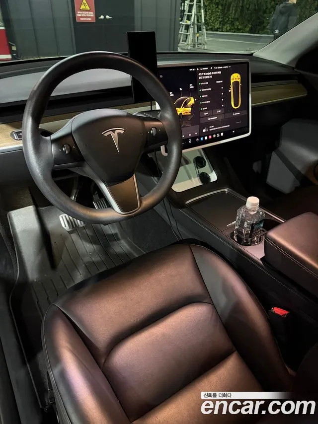 Tesla Model Y — Фото автомобиля 8