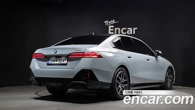BMW 5-Series — Фото автомобиля 2