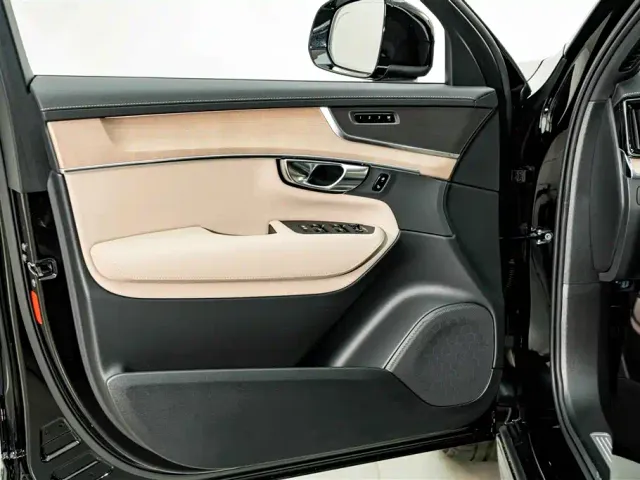 Volvo XC90 — Фото автомобиля 17