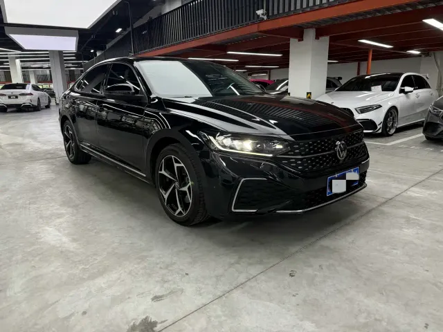 Volkswagen Passat — Фото автомобиля 3