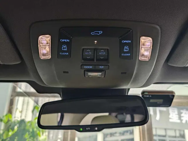 Toyota Sienna — Фото автомобиля 17