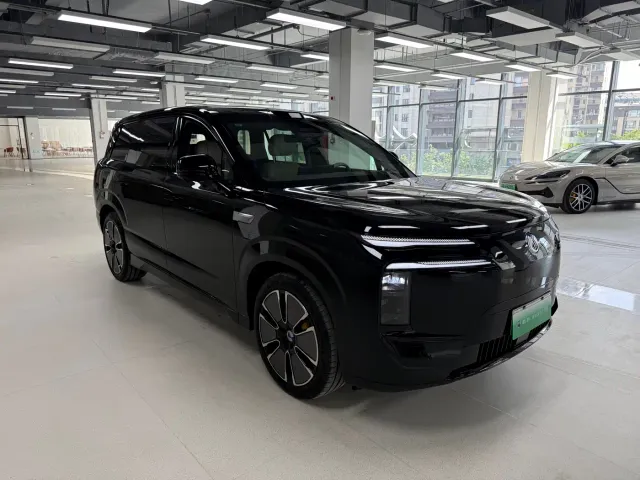 Denza N8L — Фото автомобиля 3