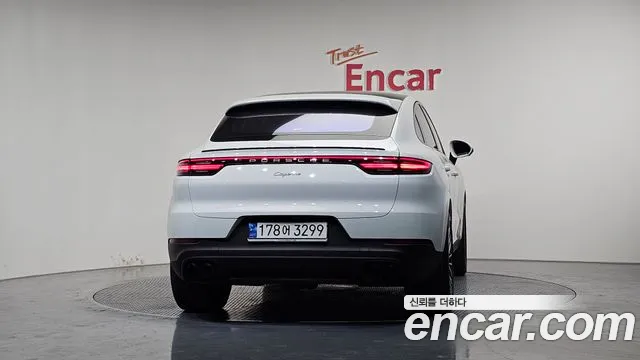 Porsche Cayenne — Фото автомобиля 3