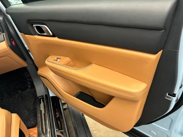 Li Auto ONE — Фото автомобиля 5