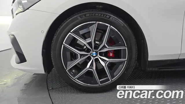 BMW 5 Series G60 — Фото автомобиля 5