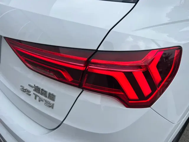 Audi Q3 — Фото автомобиля 12