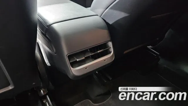 Tesla Model Y — Фото автомобиля 29