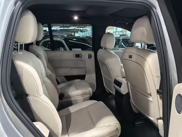 Li Auto L8 — Фото автомобиля 14