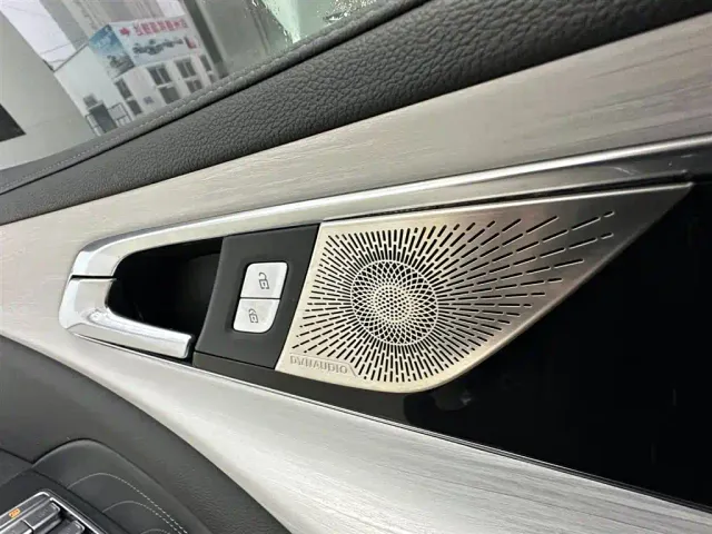Hongqi H5 — Фото автомобиля 18