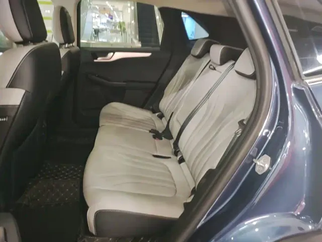Ford Escape — Фото автомобиля 13
