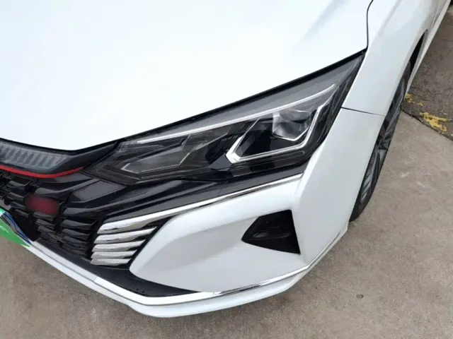 Dongfeng Yixuan MAX — Фото автомобиля 23