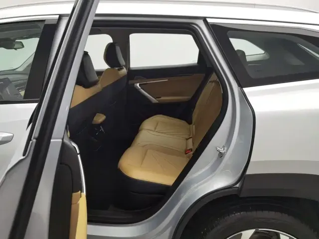 Geely Boyue L — Фото автомобиля 15