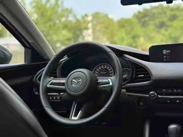 Mazda Axela — Фото автомобиля 6