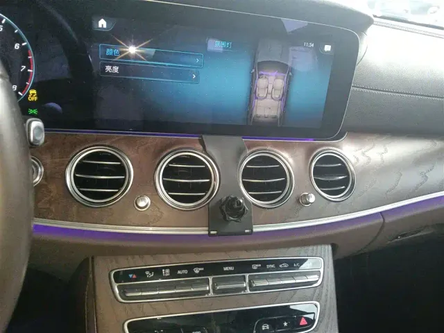 Mercedes-Benz E-Class — Фото автомобиля 8