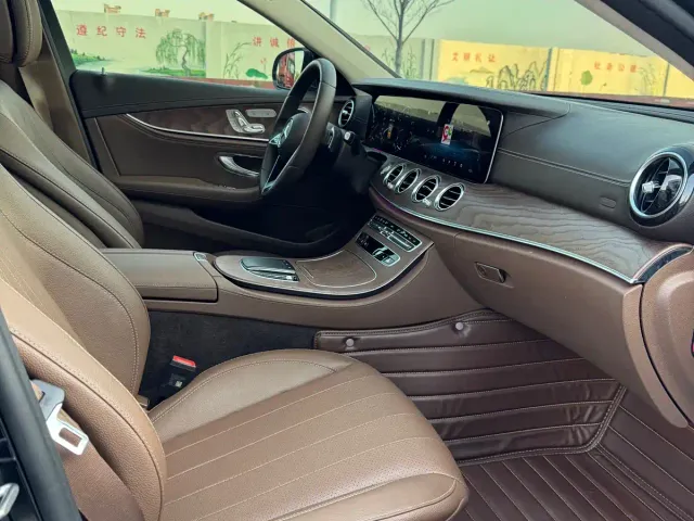 Mercedes-Benz E-Class — Фото автомобиля 5