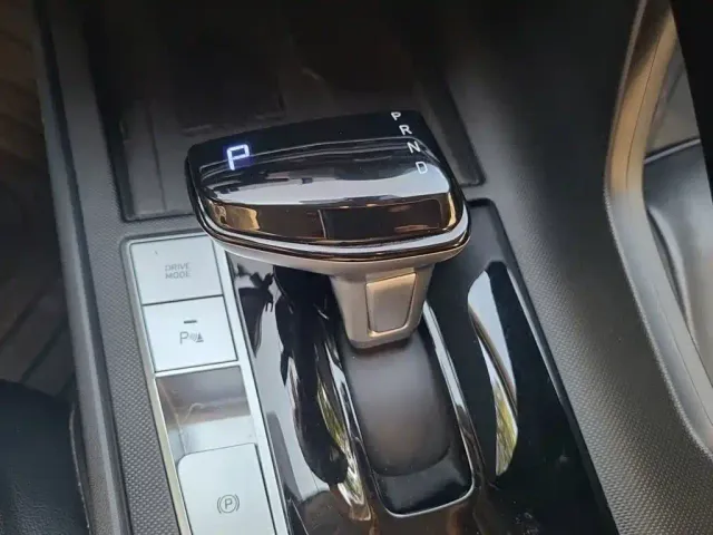 Hyundai Elantra 2022 1.5L CVT LUX Premium Edition — Фото автомобиля 10