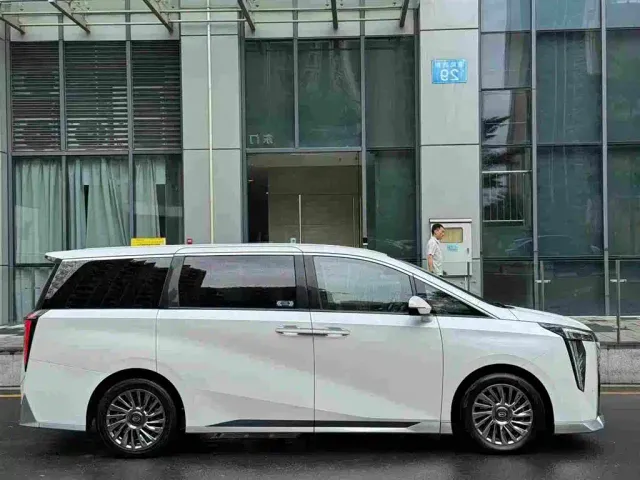 GAC Trumpchi M8 — Фото автомобиля 4