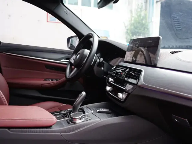 BMW 5 Series — Фото автомобиля 10
