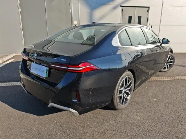BMW i5 — Фото автомобиля 8