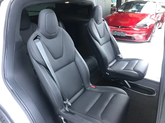 Tesla Model X — Фото автомобиля 14
