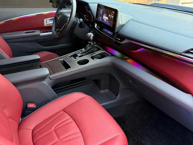 Toyota Sienna — Фото автомобиля 9