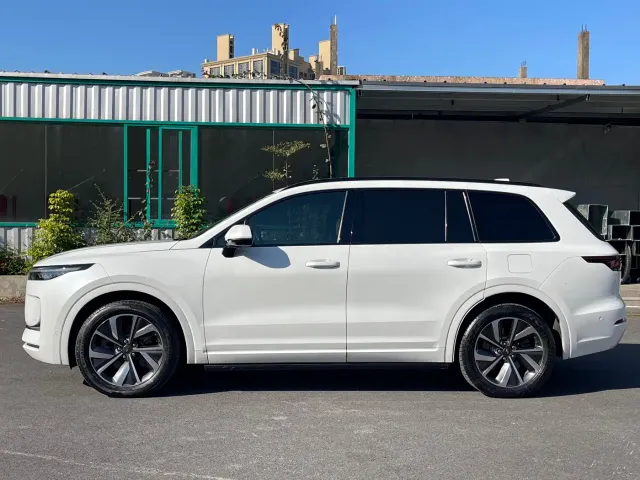 Li Auto ONE — Фото автомобиля 7
