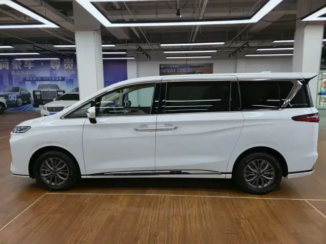 Bestune Besturn M9 — Фото автомобиля 8