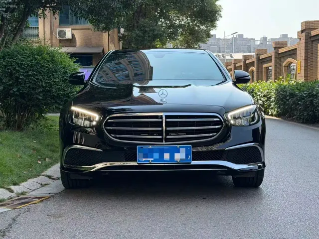Mercedes-Benz E-Class — Фото автомобиля 2