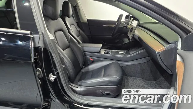 Tesla Model 3 — Фото автомобиля 16