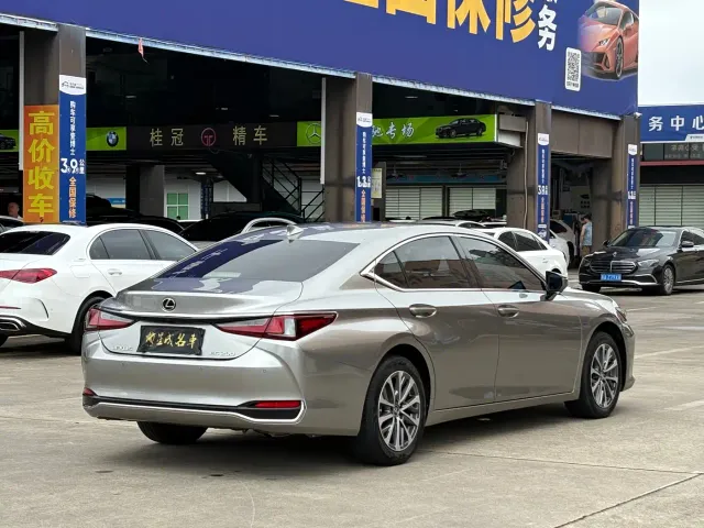 Lexus ES — Фото автомобиля 19