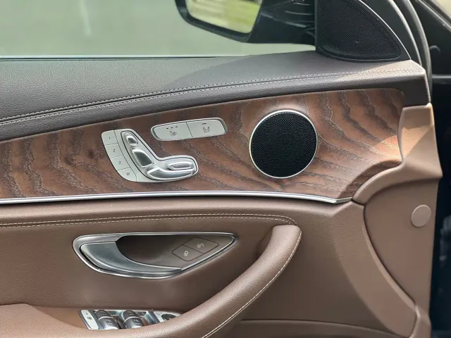 Mercedes-Benz E-Class — Фото автомобиля 10