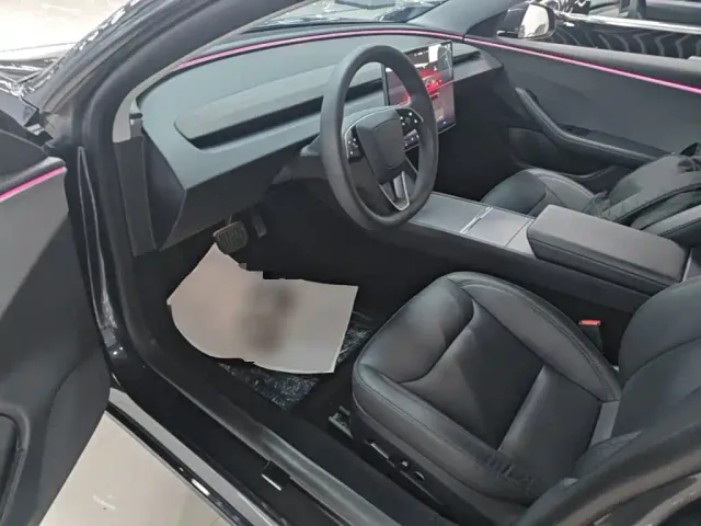 Tesla Model 3 — Фото автомобиля 14