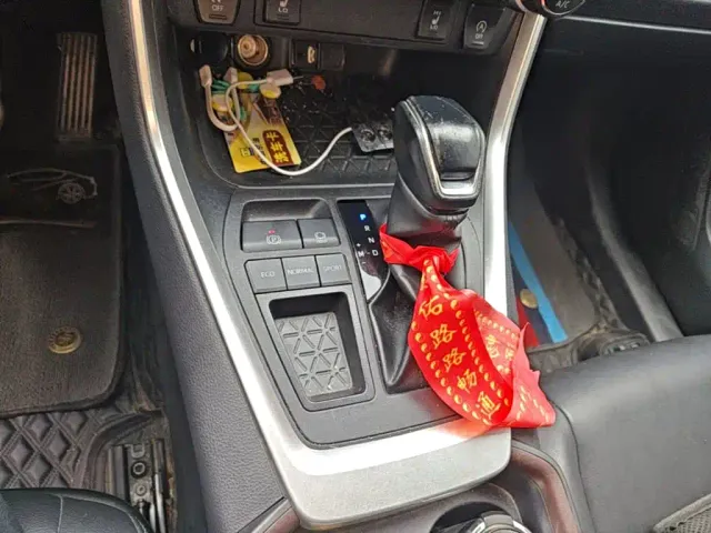 Toyota RAV4 — Фото автомобиля 13