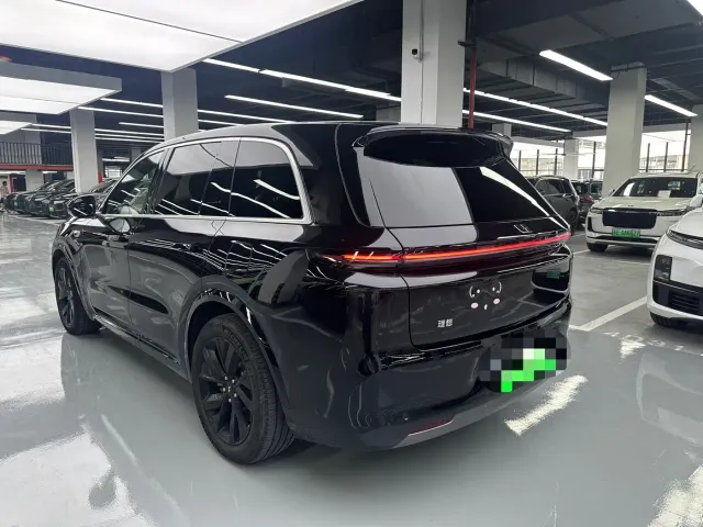 Li Auto L8 — Фото автомобиля 19