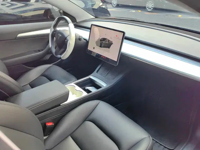 Tesla Model 3 — Фото автомобиля 7