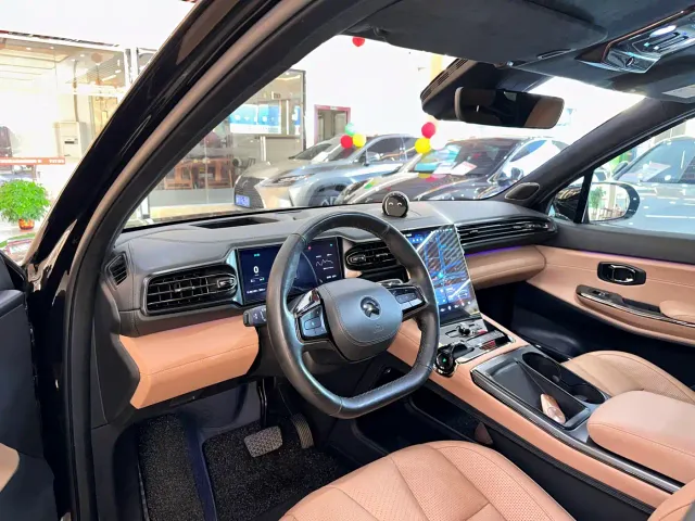 Nio ES8 — Фото автомобиля 7
