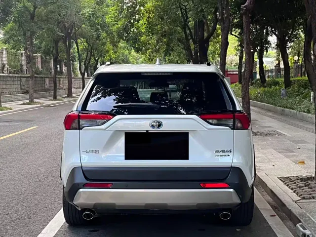 Toyota RAV4 — Фото автомобиля 19