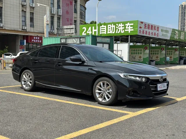 Honda Accord — Фото автомобиля 3