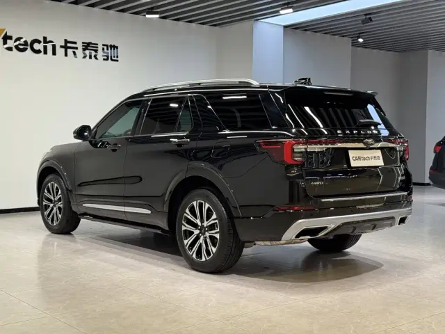 Ford Explorer — Фото автомобиля 4