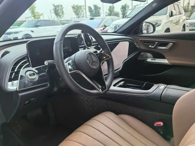 Mercedes-Benz E-Class — Фото автомобиля 7