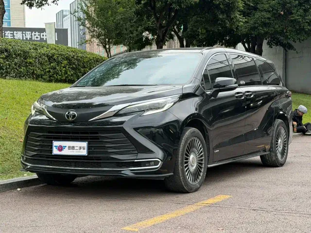 Фотография автомобиля — Toyota Sienna