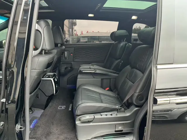 Honda Elysion — Фото автомобиля 3